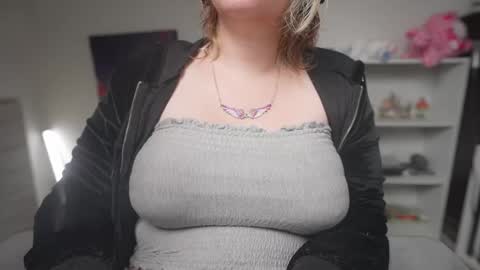 Snapshot of krystalsyxx chatting on 26, 9, 2025 Krystal Syx online show from 26, 9, 2025