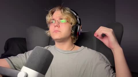 Snapshot of kulik_hoesos chatting on 29, 10, 2025 Esdxr online show from 29, 10, 2025