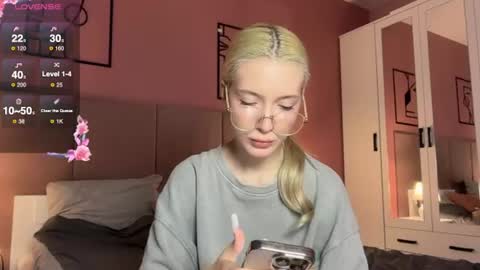 Bella and Alexandra online show from 18, 6, 2026