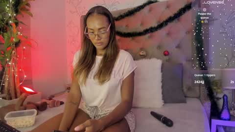 kyaraebony_ online show from 2, 1, 2025