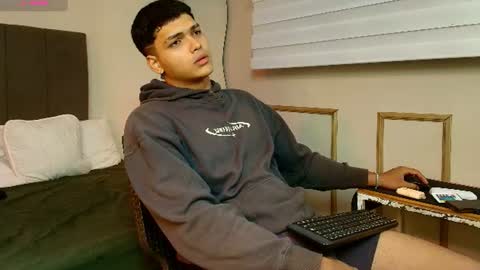 Snapshot of kyliam_big chatting on 8, 7, 2026 Kyliam online show from 8, 7, 2026