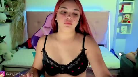 Snapshot of kylie_hottt_ chatting on 22, 6, 2026 k ylie online show from 22, 6, 2026