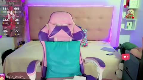 Snapshot of kylie_hottt_ chatting on 2, 7, 2026 k ylie online show from 2, 7, 2026