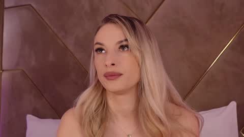 Snapshot of kylievee chatting on 21, 1, 2025 Kylie online show from 21, 1, 2025