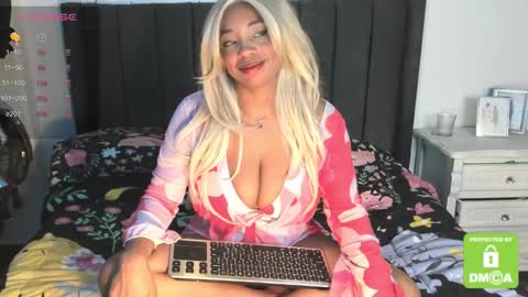 kylie white boobs online show from 31, 1, 2025