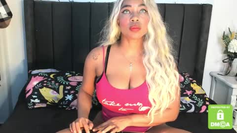 kylie white boobs online show from 25, 2, 2025