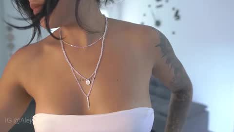 schedule 300 pm - 1100pm colombia time online show from 11, 9, 2025