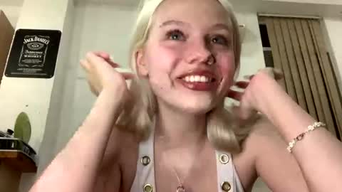 Snapshot of l1sa_bun chatting on 17, 7, 2026 Alice online show from 17, 7, 2026