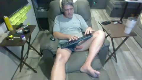 Snapshot of l8tniter chatting on 30, 10, 2025 l8tniter online show from 30, 10, 2025