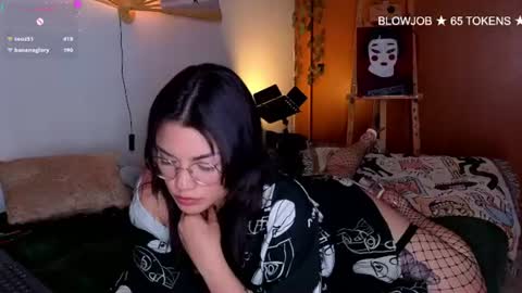 Snapshot of la_briela chatting on 29, 6, 2026 Help me reach 50 likes online show from 29, 6, 2026
