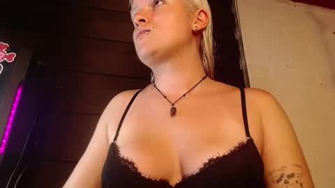 Snapshot of la_femme_fatale_ chatting on 8, 3, 2025 Hanna FREE ONLYFANS online show from 8, 3, 2025