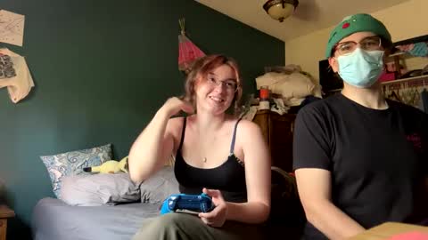 lacedinsin online show from 8, 9, 2025