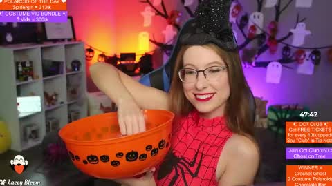 Lacey Bloom online show from 31, 10, 2025