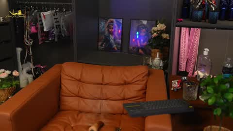 Latex Lacie online show from 16, 2, 2025