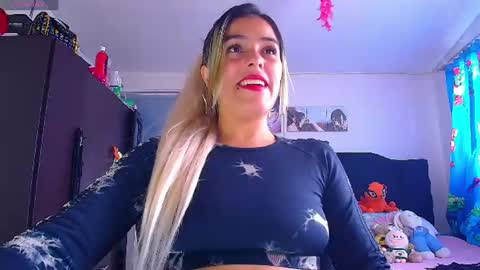Snapshot of lacolombiana_bitch chatting on 8, 7, 2026 Valentina online show from 8, 7, 2026
