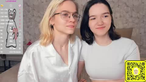 Violet and Isabel online show from 7, 6, 2026