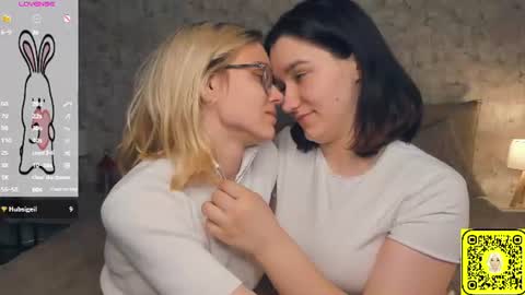 Violet and Isabel online show from 21, 6, 2026