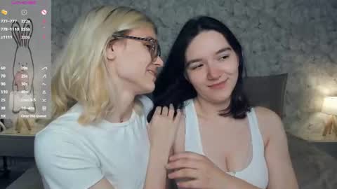 Violet and Isabel online show from 27, 7, 2026