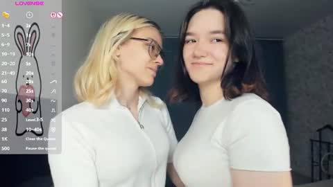 Violet and Isabel online show from 31, 7, 2026