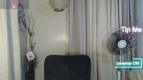 gongx13 my IG online show from 28, 4, 2026