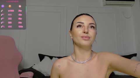 Snapshot of lady_charm__ chatting on 6, 3, 2026 Mira online show from 6, 3, 2026