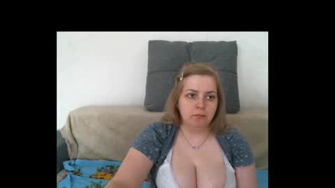Snapshot of lady_cute_cat chatting on 18, 5, 2026 lady cute cat29 online show from 18, 5, 2026