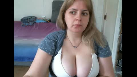 Snapshot of lady_cute_cat chatting on 8, 8, 2026 lady cute cat29 online show from 8, 8, 2026
