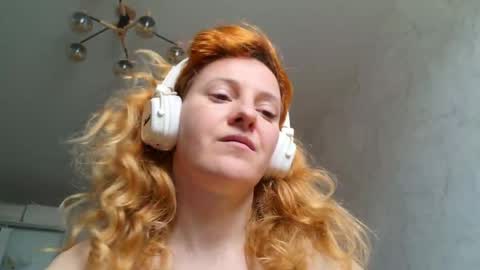 Sima Ladybigsmile online show from 2, 5, 2026