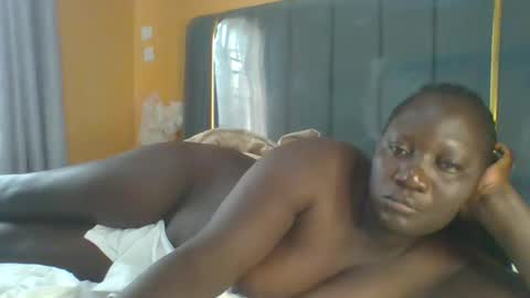 lindah32 online show from 4, 12, 2025