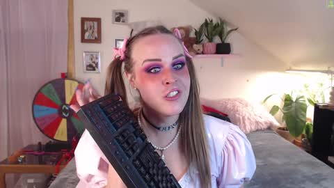 ladyboyhomemaker online show from 9, 2, 2025