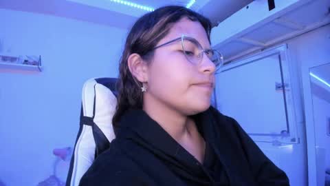  Lady  online show from 30, 4, 2026