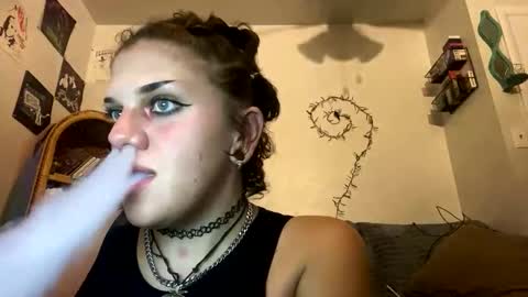 Snapshot of ladybug666999 chatting on 13, 11, 2025 ladybug666999 online show from 13, 11, 2025