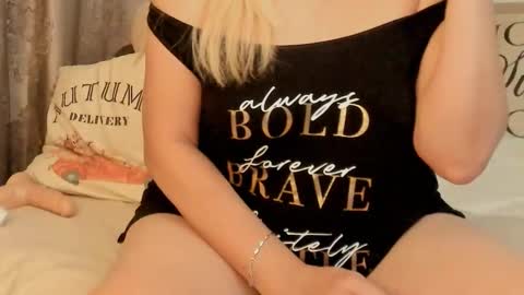 Snapshot of ladyjanyne chatting on 18, 10, 2025 ladyjanyne online show from 18, 10, 2025