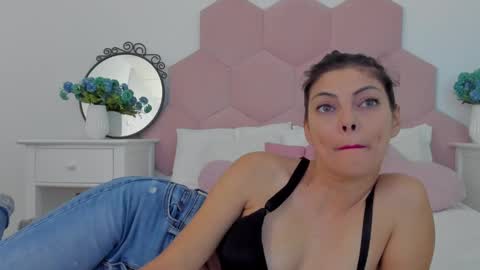 Lia online show from 8, 1, 2025