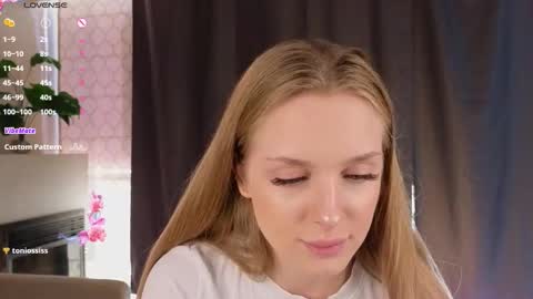 Snapshot of lafeti chatting on 22, 11, 2025 Lilia online show from 22, 11, 2025