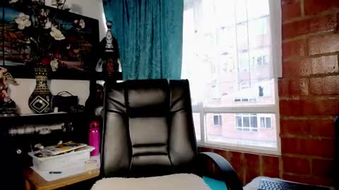 laia_hadid online show from 3, 5, 2026