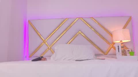 Laila Stilwills online show from 4, 10, 2025