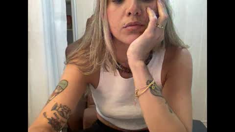 Snapshot of lailayourangel chatting on 4, 12, 2025 lailayourangel online show from 4, 12, 2025