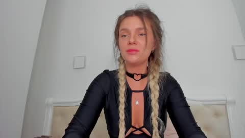 Lallie  online show from 17, 12, 2025