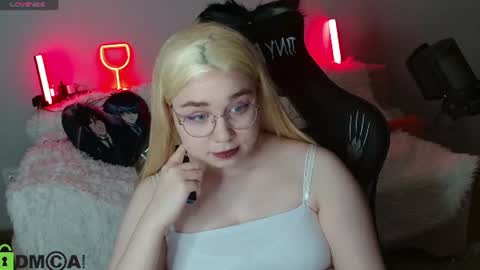 Snapshot of laly_loose chatting on 3, 8, 2026 Eva online show from 3, 8, 2026
