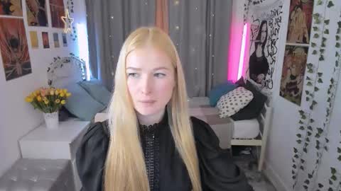 Snapshot of laly_peach chatting on 9, 11, 2025 Laly online show from 9, 11, 2025