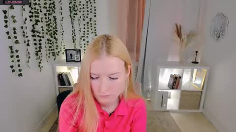 Snapshot of laly_peach chatting on 21, 11, 2025 Laly online show from 21, 11, 2025