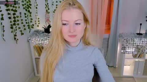 Snapshot of laly_peach chatting on 19, 12, 2025 Laly online show from 19, 12, 2025