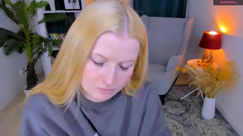 Snapshot of laly_peach chatting on 19, 3, 2026 Laly online show from 19, 3, 2026