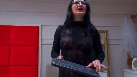 LanaBanner online show from 7, 5, 2026