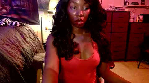 Snapshot of lanaluxxe4 chatting on 8, 11, 2025 lanaluxxe4 online show from 8, 11, 2025
