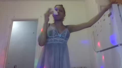 Lapuzzycat201923 online show from 11, 1, 2025