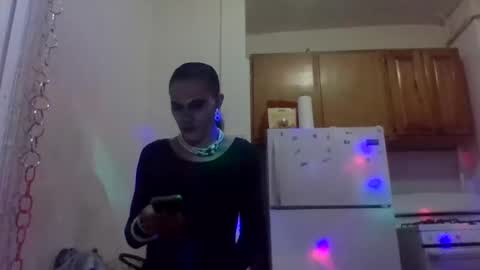 Lapuzzycat201923 online show from 16, 1, 2025