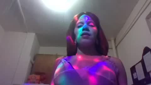 Lapuzzycat201923 online show from 5, 2, 2025