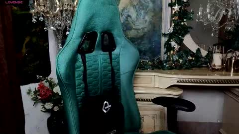 lara_benson_ online show from 17, 12, 2025